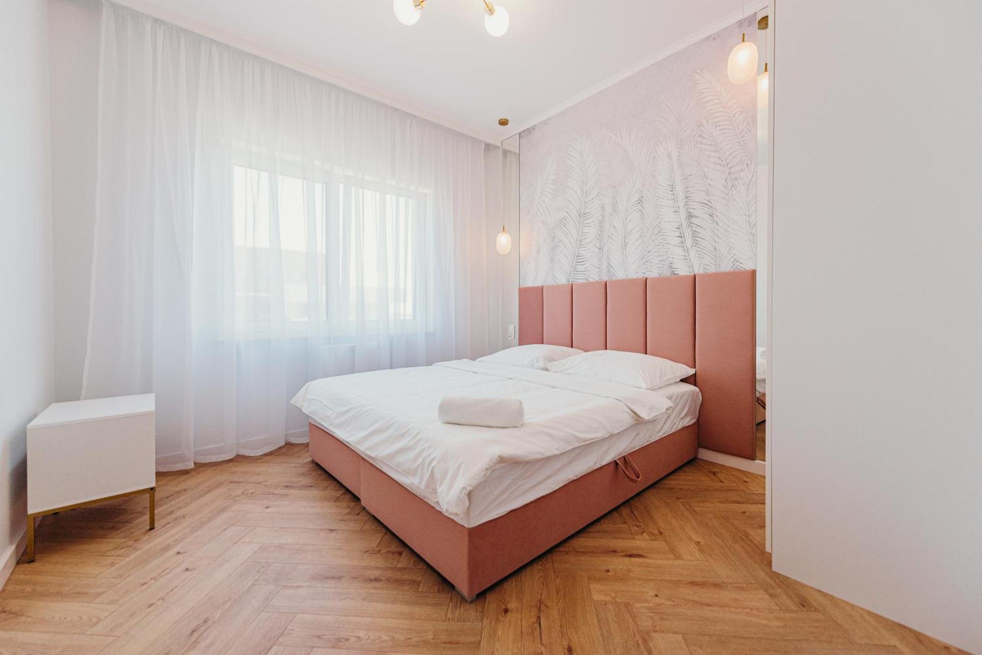 3 Bedrooms Premium Bella Rosa For 8 Guests With Ac And Underground Parking Rzeszów Exteriör bild